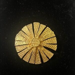 Vintage Gold Tone Textured Unmarked Brooch